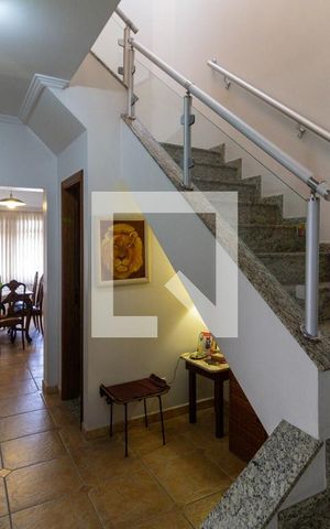 Casa para alugar com 290m², 4 quartos e 4 vagasHall
