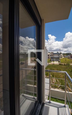 Casa à venda com 146m², 3 quartos e 3 vagas Casa à venda com 146m², 3 quartos e 3 vagasVaranda