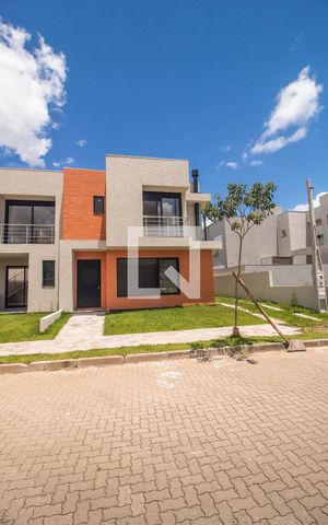 Casa à venda com 146m², 3 quartos e 3 vagas Casa à venda com 146m², 3 quartos e 3 vagasFachada