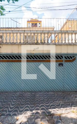 Casa para alugar com 100m², 3 quartos e 1 vaga Casa para alugar com 100m², 3 quartos e 1 vagaFachada