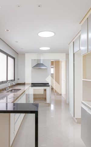 Apartamento para alugar com 217m², 4 quartos e 3 vagas Apartamento para alugar com 217m², 4 quartos e 3 vagasCozinha