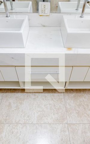 Apartamento para alugar com 217m², 4 quartos e 3 vagas Apartamento para alugar com 217m², 4 quartos e 3 vagasBanheiro da Suíte 4