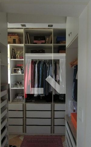 Casa à venda com 193m², 3 quartos e 2 vagasCloset pequeno