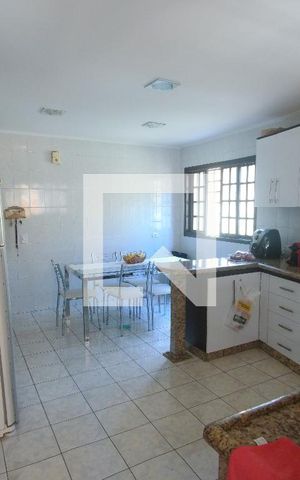 Casa à venda com 193m², 3 quartos e 2 vagasCozinha