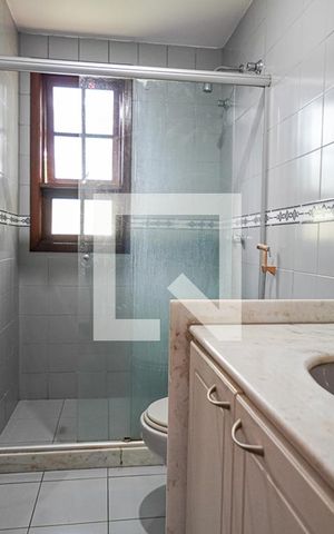 Casa à venda com 360m², 3 quartos e 2 vagas Casa à venda com 360m², 3 quartos e 2 vagasBanheiro