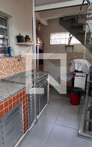 Casa à venda com 150m², 3 quartos e 2 vagas Casa à venda com 150m², 3 quartos e 2 vagasÁrea externa