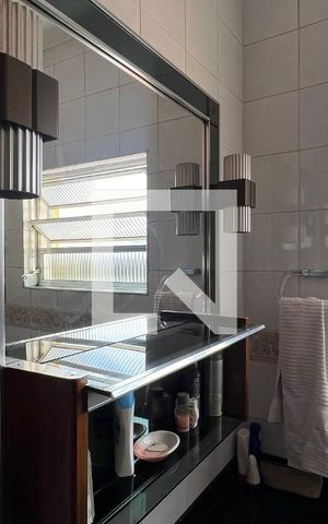 Casa à venda com 150m², 3 quartos e 2 vagas Casa à venda com 150m², 3 quartos e 2 vagasBanheiro
