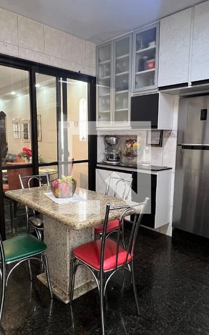 Casa à venda com 150m², 3 quartos e 2 vagas Casa à venda com 150m², 3 quartos e 2 vagasCozinha