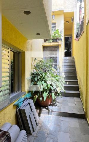 Casa à venda com 150m², 3 quartos e 2 vagas Casa à venda com 150m², 3 quartos e 2 vagasLateral