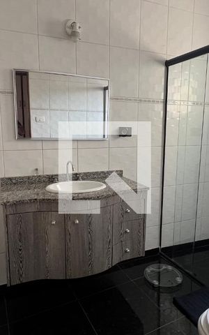 Casa à venda com 150m², 3 quartos e 2 vagas Casa à venda com 150m², 3 quartos e 2 vagasBanheiro da Suíte