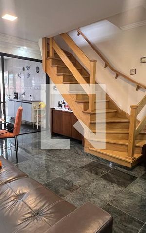 Casa à venda com 150m², 3 quartos e 2 vagas Casa à venda com 150m², 3 quartos e 2 vagasSala