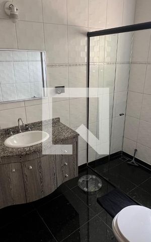 Casa à venda com 150m², 3 quartos e 2 vagas Casa à venda com 150m², 3 quartos e 2 vagasBanheiro da Suíte