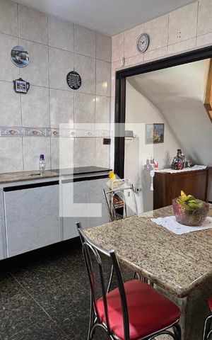 Casa à venda com 150m², 3 quartos e 2 vagas Casa à venda com 150m², 3 quartos e 2 vagasCozinha