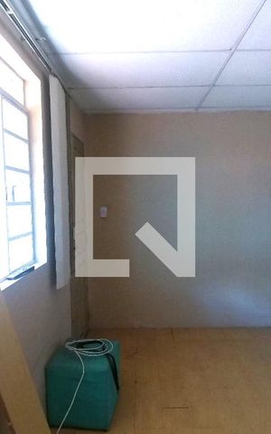 Casa à venda com 170m², 5 quartos e 2 vagasSala casa dos fundos entrada pela escada 