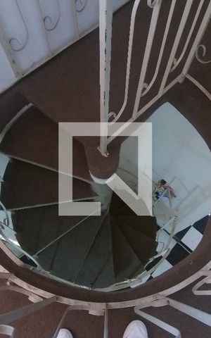 Casa à venda com 170m², 5 quartos e 2 vagasescada acesso a cozinha 