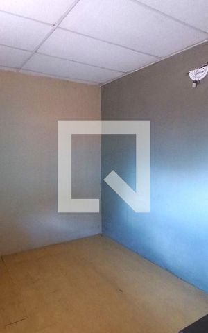 Casa à venda com 170m², 5 quartos e 2 vagasSala casa dos fundos entrada pela escada 