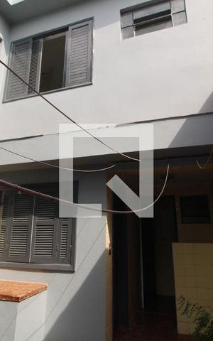 Casa para alugar com 120m², 4 quartos e 2 vagasFundos da casa