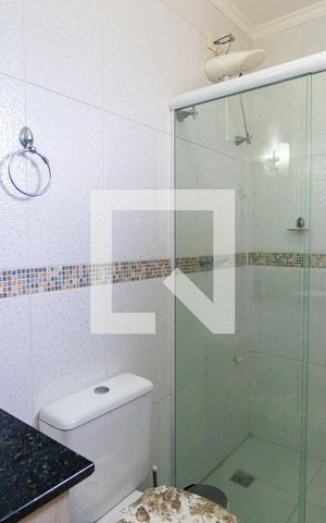 Casa de condomínio à venda com 80m², 2 quartos e 3 vagas Casa de condomínio à venda com 80m², 2 quartos e 3 vagasBanheiro da Suíte 1