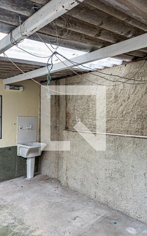 Casa à venda com 80m², 2 quartos e 3 vagas Casa à venda com 80m², 2 quartos e 3 vagasÁrea de serviço e quintal