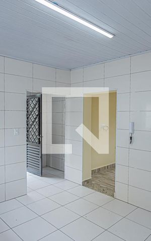Casa à venda com 80m², 2 quartos e 3 vagas Casa à venda com 80m², 2 quartos e 3 vagasCozinha