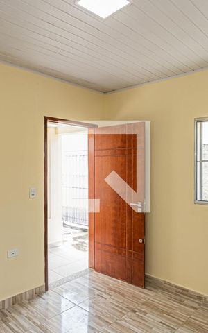 Casa à venda com 80m², 2 quartos e 3 vagas Casa à venda com 80m², 2 quartos e 3 vagasSala
