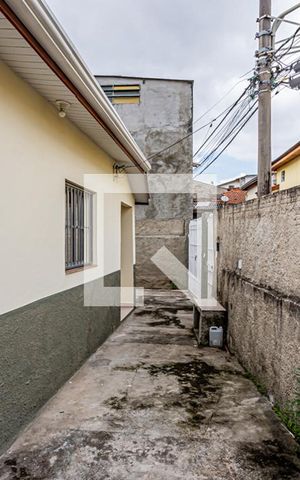 Casa à venda com 80m², 2 quartos e 3 vagas Casa à venda com 80m², 2 quartos e 3 vagasQuintal e garagem