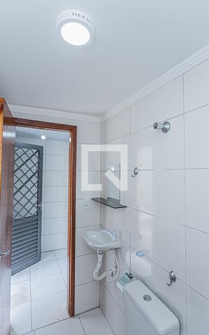 Casa à venda com 80m², 2 quartos e 3 vagas Casa à venda com 80m², 2 quartos e 3 vagasBanheiro