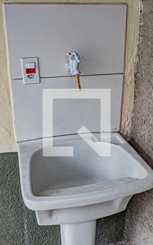 Casa à venda com 80m², 2 quartos e 3 vagas Casa à venda com 80m², 2 quartos e 3 vagasÁrea de serviço e quintal