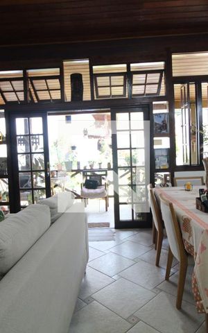 Casa de condomínio à venda com 336m², 3 quartos e 8 vagasSala