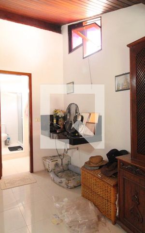 Casa de condomínio à venda com 336m², 3 quartos e 8 vagasSuíte