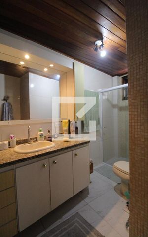 Casa de condomínio à venda com 336m², 3 quartos e 8 vagasBanheiro Social