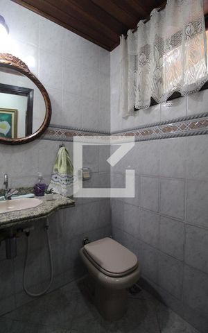 Casa de condomínio à venda com 336m², 3 quartos e 8 vagasLavabo