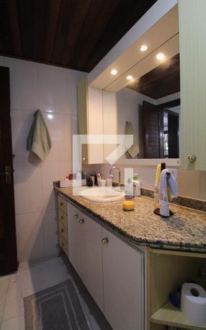 Casa de condomínio à venda com 336m², 3 quartos e 8 vagasBanheiro Social