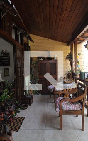 Casa de condomínio à venda com 336m², 3 quartos e 8 vagasVaranda