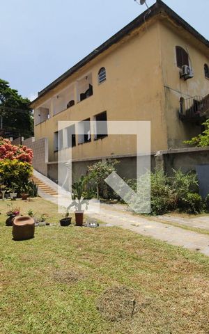 Casa de condomínio à venda com 336m², 3 quartos e 8 vagasQuintal