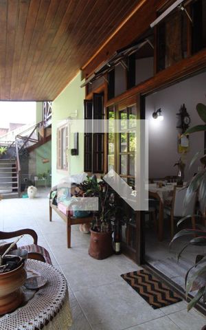 Casa de condomínio à venda com 336m², 3 quartos e 8 vagasVaranda