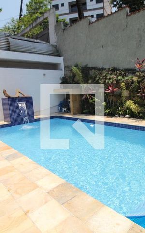 Casa de condomínio à venda com 336m², 3 quartos e 8 vagasPiscina