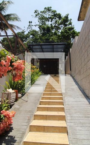 Casa de condomínio à venda com 336m², 3 quartos e 8 vagasGaragem