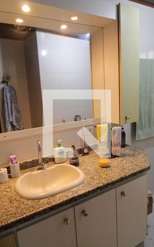Casa de condomínio à venda com 336m², 3 quartos e 8 vagasBanheiro Social