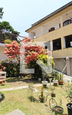 Casa de condomínio à venda com 336m², 3 quartos e 8 vagasQuintal