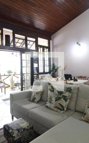 Casa de condomínio à venda com 336m², 3 quartos e 8 vagasSala