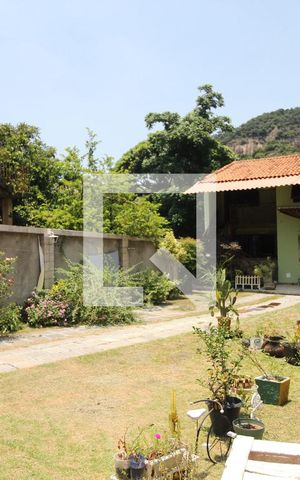 Casa de condomínio à venda com 336m², 3 quartos e 8 vagasQuintal