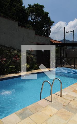 Casa de condomínio à venda com 336m², 3 quartos e 8 vagasPiscina
