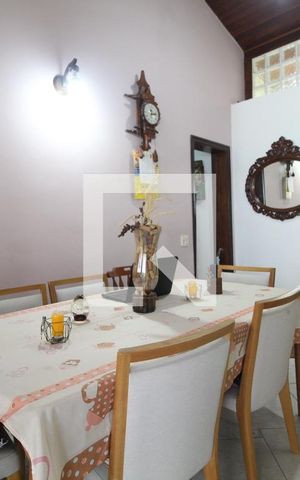 Casa de condomínio à venda com 336m², 3 quartos e 8 vagasSala