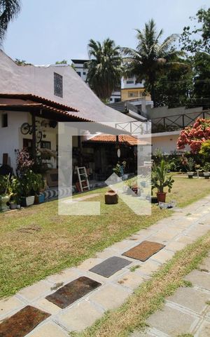 Casa de condomínio à venda com 336m², 3 quartos e 8 vagasQuintal