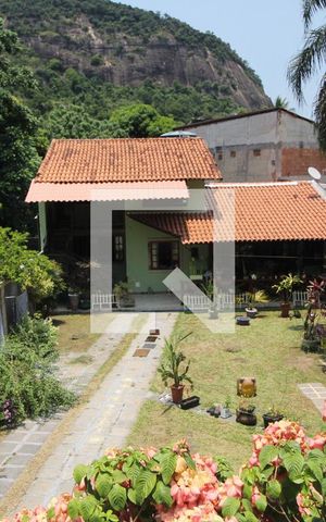 Casa de condomínio à venda com 336m², 3 quartos e 8 vagasFachada