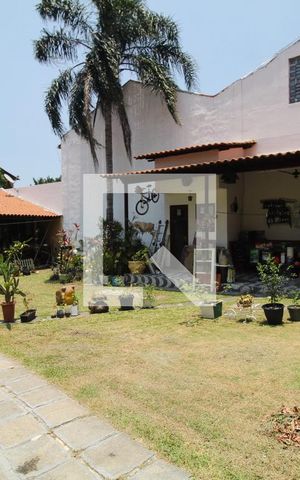 Casa de condomínio à venda com 336m², 3 quartos e 8 vagasQuintal