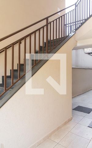 Apartamento à venda com 33m², 1 quarto e sem vaga Apartamento à venda com 33m², 1 quarto e sem vagaEscada