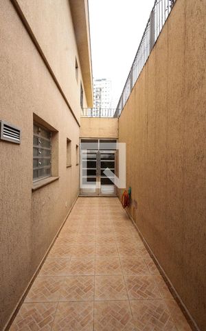 Casa à venda com 294m², 3 quartos e 3 vagas Casa à venda com 294m², 3 quartos e 3 vagasCorredor externo