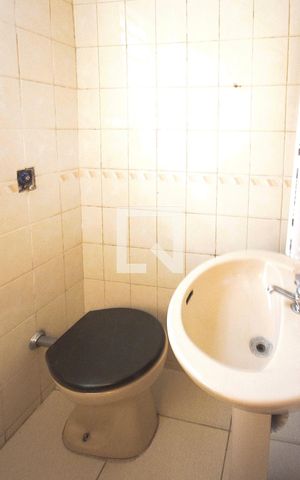 Casa à venda com 294m², 3 quartos e 3 vagas Casa à venda com 294m², 3 quartos e 3 vagasBanheiro da edicula